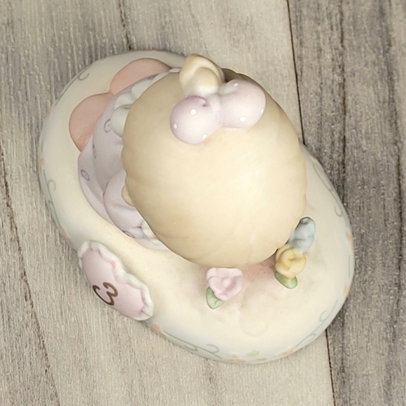 Precious Moments Growing in Grace - Girl Age 3 Porcelain Figurine 136220 - 1994 - Picture 9 of 13